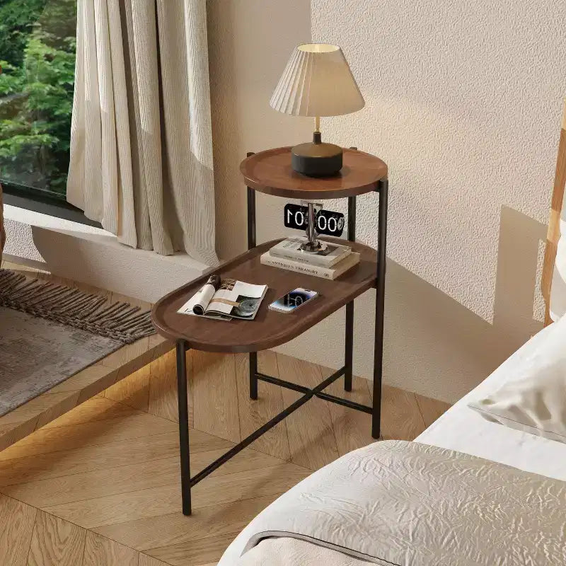 Petite table basse à 2 niveaux Noyer Marron, Étagère de rangement en bois Cadre en métal Table d'appoint pour canapé de salon