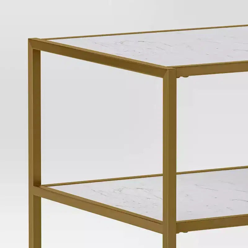 Table d'appoint en faux marbre et métal doré - Threshold™ : Cadre en laiton brossé, Présentoir carré à 3 niveaux
